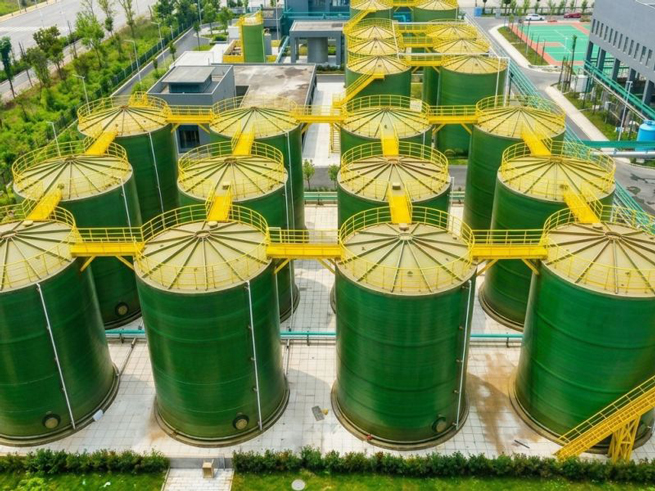 Manufacturing Processes and Performance Characteristics of Large FRP Tanks Manufacturing Processes and Performance Characteristics of Large FRP Tanks
